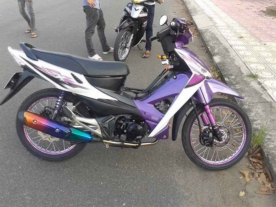 Honda Wave X125 được liệt vào hàng hiếm ở Việt Nam bởi rất ít khi người ta thấy nó xuất hiện trên đường phố Việt. Chỉ những người quá đam mê dòng xe này và may mắn mới có cơ hội sở hữu nó.