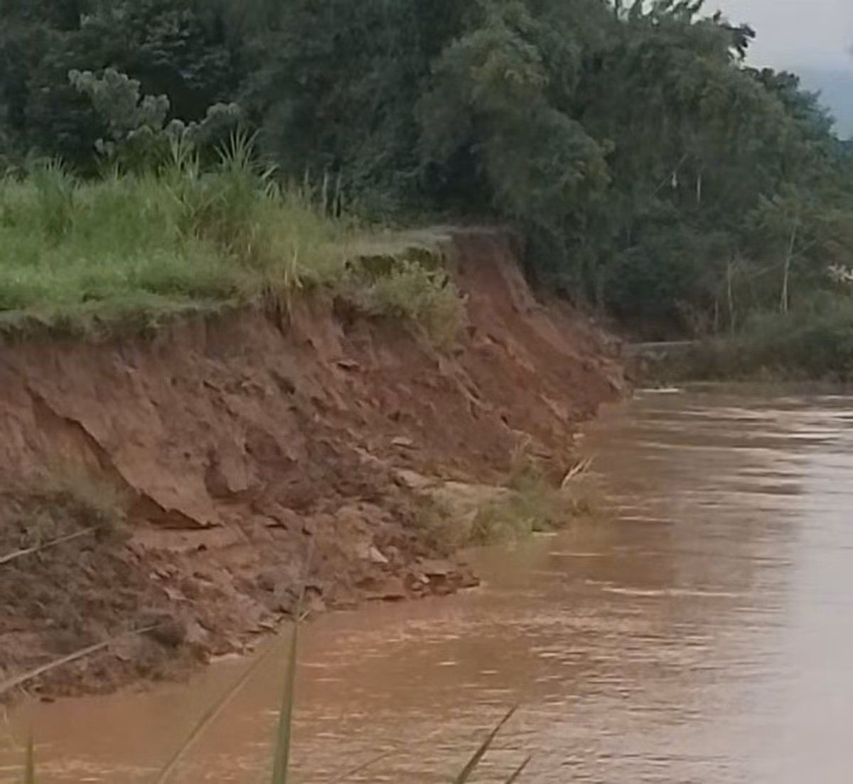 Thanh Hoa cong bo tinh huong khan cap sat truot doi Lung Dac