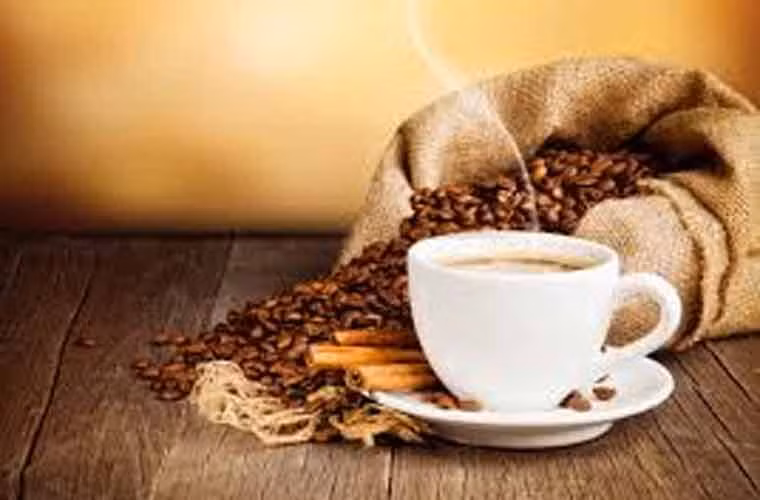 Uống 3 tách cà phê/ngày giảm 50% nguy cơ mắc ung thư gan. Uống 3 tách cà phê/ngày giảm 50% nguy cơ mắc ung thư gan.