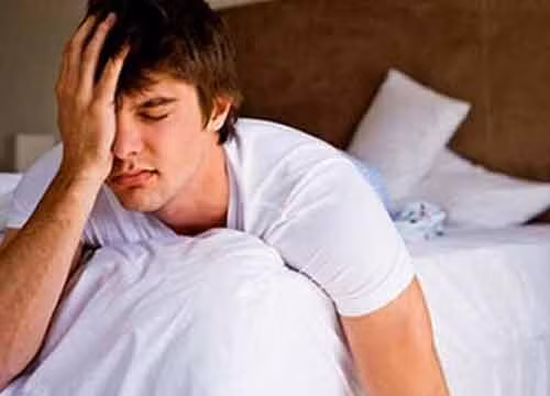 4. Bị nhiễm lạnh. Tuyến tiền liệt gặp lạnh sẽ dễ bị co lại, tạo áp lực lớn cho niệu đạo, ảnh hưởng đến quá trình bài tiết. Điều này gây ảnh hưởng không tốt, có thể gây bệnh cho tuyến tiền liệt.