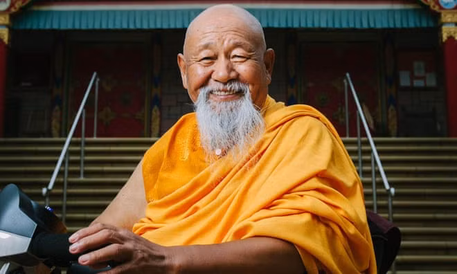 Ngoi chua phan doi quan doi My luyen ban sung ngay sat ben