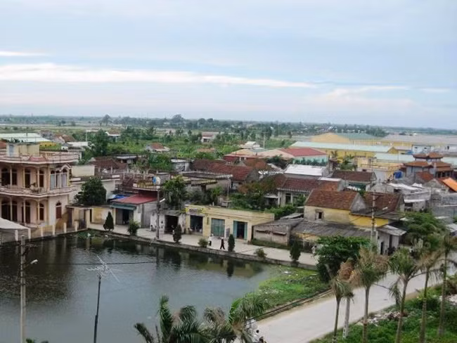 Cho nên người dân đã kinh doanh, buôn bán và tìm hướng để phát triển kinh tế. Các số liệu đưa ra hồi năm 2019 cho thấy, làng Mẹo có khoảng hơn 50 doanh nghiệp với vốn từ 5 tỷ đồng trở lên và doanh thu khoảng 400 tỷ/năm.