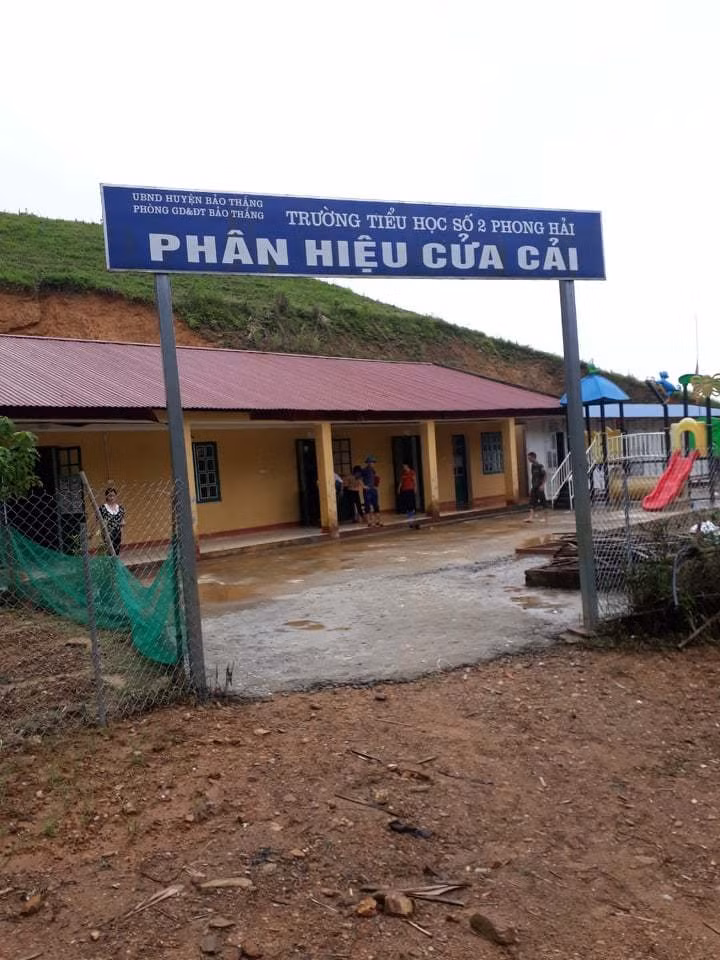 Hang loat truong hoc bi sap tuong rao do mua lon o Lao Cai-Hinh-2