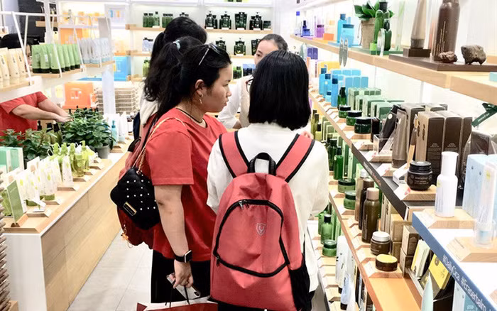 Mẹ tức điên khi phát hiện cả lô mỹ phẩm trong cặp con gái lớp 6 Me tuc dien khi phat hien ca lo my pham trong cap con gai lop 6