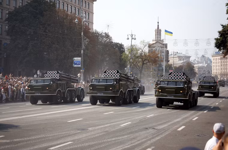 BM-27 Uragan (định danh của Tổng cục Pháo binh BQP Liên bang Xô Viết là 9P140) là hệ thống pháo phản lực bắn loạt hạng nặng, tầm xa do Liên Xô thiết kế từ những năm 1970. Hiện nay, nó chủ yếu phục vụ trong quân đội các nước cộng hòa thuộc Liên Xô (cũ), Ukraine được ghi nhận là còn biên chế khoảng 49 xe pháo.