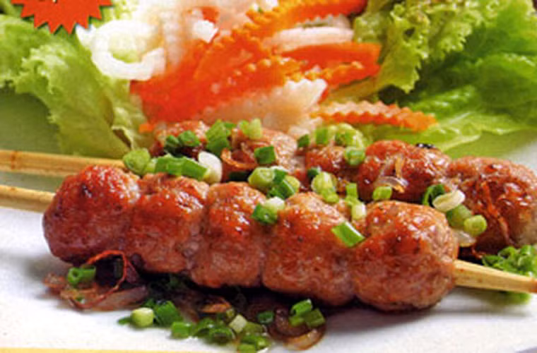 Bên cạnh đó, ăn kèm thực phẩm nướng với các loại trái cây và rau tự nhiên sẽ giúp chống lại tác hại gây bệnh.