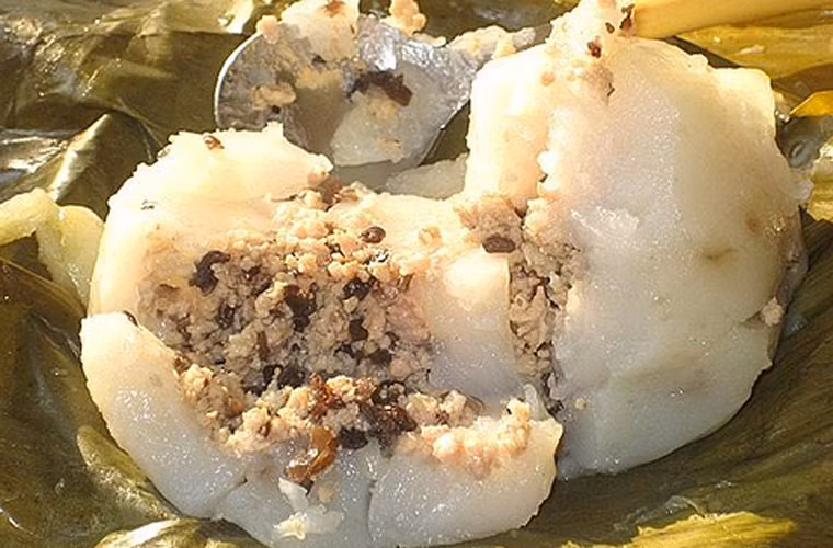 Bánh giò Bến Hiệp. Nguyên liệu làm bánh giò Bến Hiệp không khác gì nhiều so với những nơi khác. Nhưng nó được người dân nơi đây lựa chọn rất kỹ từ gạo, thịt, mộc nhĩ, hạt tiêu đến nguyên liệu gói bánh là những chiếc lá chuối cắt từ vườn nhà.