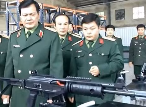 Đoàn công tác Bộ Quốc phòng Việt Nam thăm nhà máy sản xuất súng trường Galil ACE.