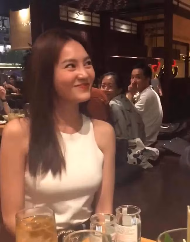 Ninh Duong Lan Ngoc lo anh bi chup len, mat moc chua chinh sua cung gay ngo ngang-Hinh-21