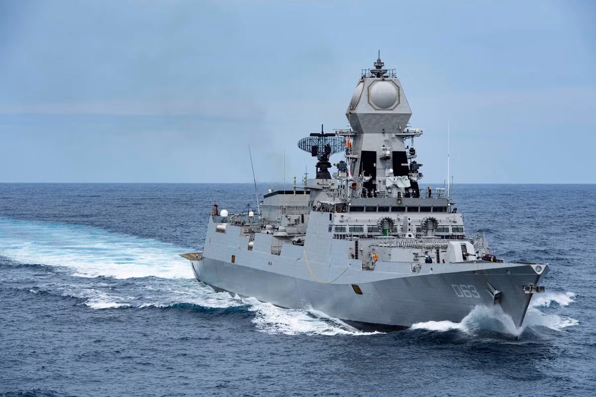 Giai đoạn 2 của tập trận Malabar tập trung xung quanh tàu sân bay INS Vikramaditya của Ấn Độ và USS Nimitz của Hải quân Mỹ. Trong ảnh, INS Kolkata, chiến hạm mạnh nhất của Hải quân Ấn Độ. Ảnh: Hạm đội 7.