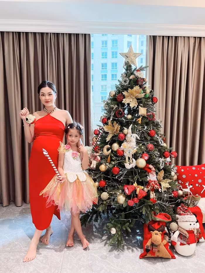 Vào những dịp đặc biệt như Noel, căn nhà của Diễm Trang được trang trí cực lộng lẫy.