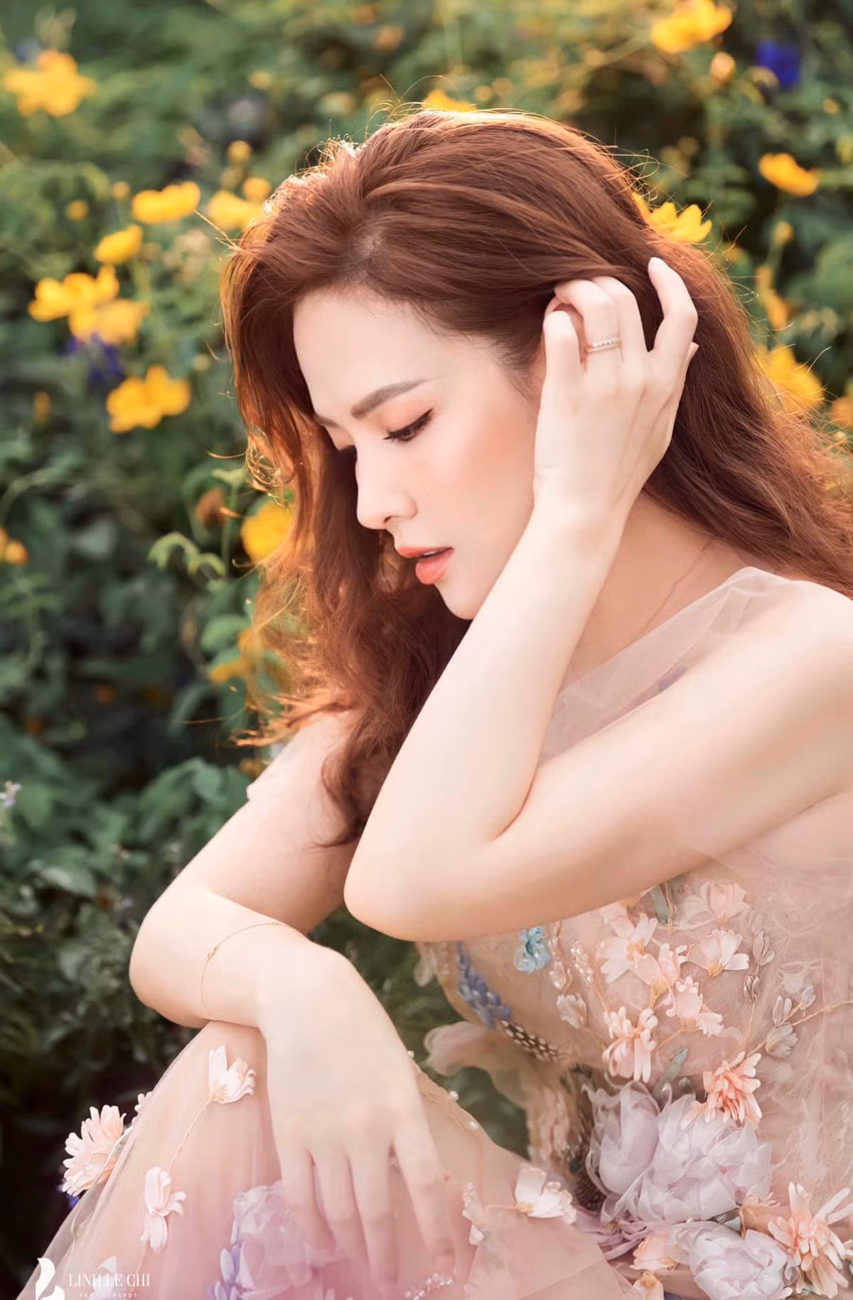 "Mình biết, nhìn con số này nhiều bạn sẽ thấy buồn cười vì nó quá nhỏ so với kỳ tích mà chúng ta đọc được trên mạng như là giảm 3 kg trong 7 ngày, 5 kg trong 2 tuần, 10 kg trong 1 tháng… Nếu để lấy số ấn tượng, mình hoàn toàn có thể lấy đỉnh của điểm mình tăng lên 56 kg và đáy của điểm giảm xuống 49 kg. Nhưng mình không coi đó là thành tích của quá trình ổn định cân nặng vì nó chỉ mang tính thời điểm, không bền vững. Mà thường thì tăng nhanh sẽ giảm nhanh, giảm nhanh cũng sẽ tăng lại nhanh, ổn định mới lâu bền được", Đan Lê chia sẻ.