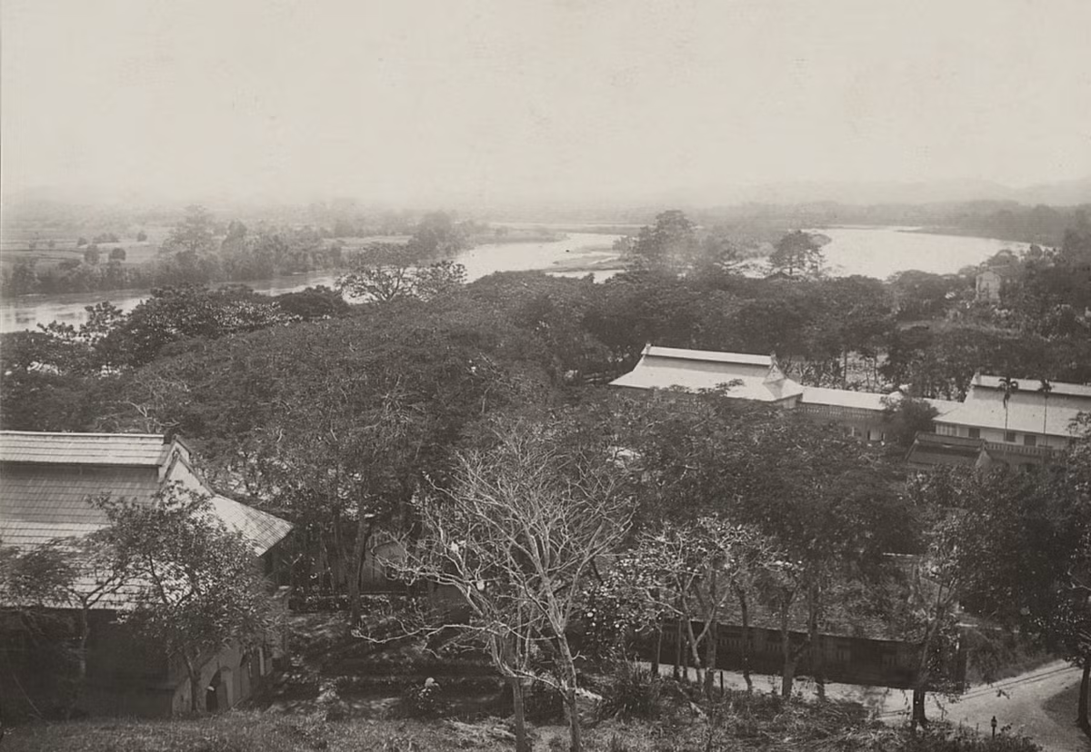 Sông Lô và khu vực thành cổ Tuyên Quang, nay thuộc trung tâm thành phố Tuyên Quang.
