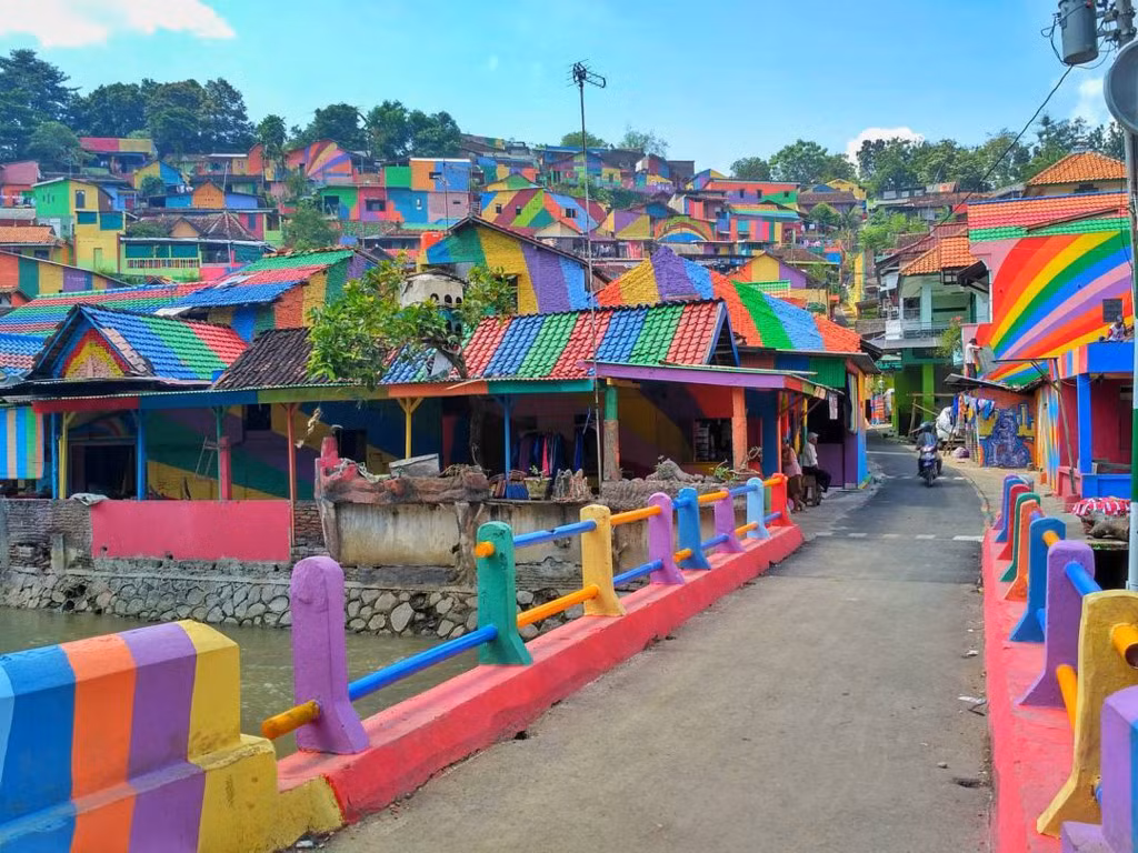 Nhung dia danh hut khach nho sac mau loe loet-Hinh-3