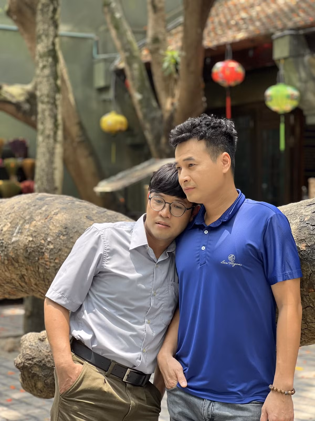 Chia sẻ với VietNamNet, diễn viên Anh Đức cho biết, bạn diễn Thái Sơn là người khiến anh phải nhịn cười rất nhiều khi quay bộ phim này.