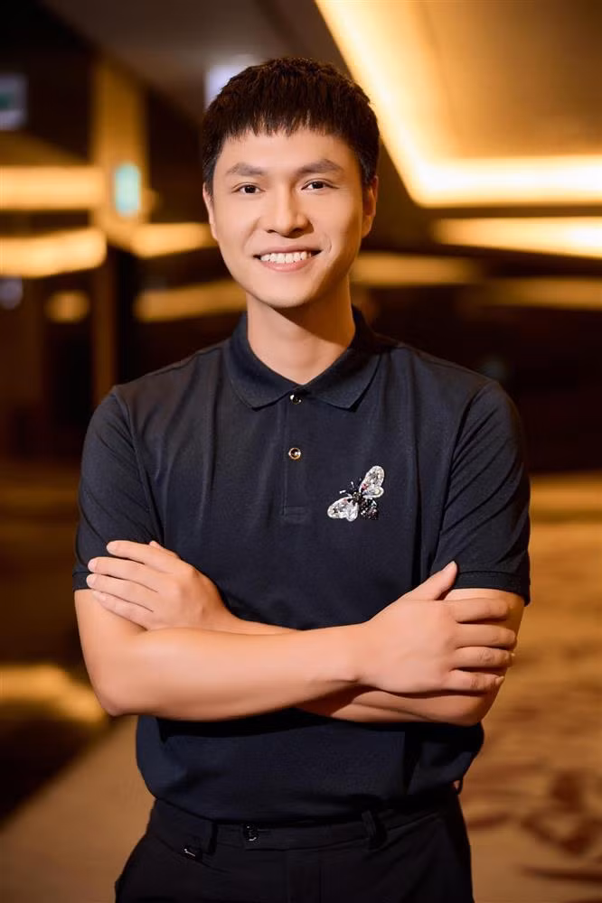 Tô Dũng từng trải qua đổ vỡ hôn nhân và có 1 cậu con trai. Anh góp mặt trong các phim: Hương vị tình thân, Cuộc đời vẫn đẹp sao, Cuộc chiến không giới tuyến và hiện tại là Vui lên nào anh em ơi.