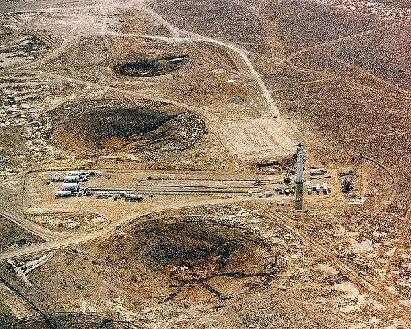 Nevada Semipalatinsk: Thao trường đầu tiên và một trong những thao trường hạt nhân lớn nhất Liên Xô. Từ năm 1949 - 1989, ít nhất 468 vụ thử hạt nhân đã được thực hiện tại khu thử nghiệm hạt nhân Semipalatinsk (Kazakhstan). Vào năm 1991 thao trường này bị đóng cửa. Rất nhiều plutoni đã tích tụ ở đó từ năm 1996 - 2012, Kazakhstan, Nga và Hoa Kỳ đã thực hiện một hoạt động bí mật để tìm kiếm và thu thập, xử lý các chất phóng xạ. Họ đã thu thập khoảng 200kg plutoni.