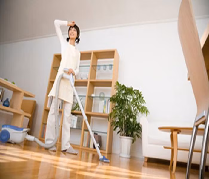 7. Dọn dẹp lại nhà cửa. Trang hoàng lại nhà cửa sẽ thu hút toàn tâm trí của bạn và hất cẳng nỗi buồn ra xa. Bạn sẽ cảm thấy như mình đang làm một khởi đầu mới tốt đẹp.