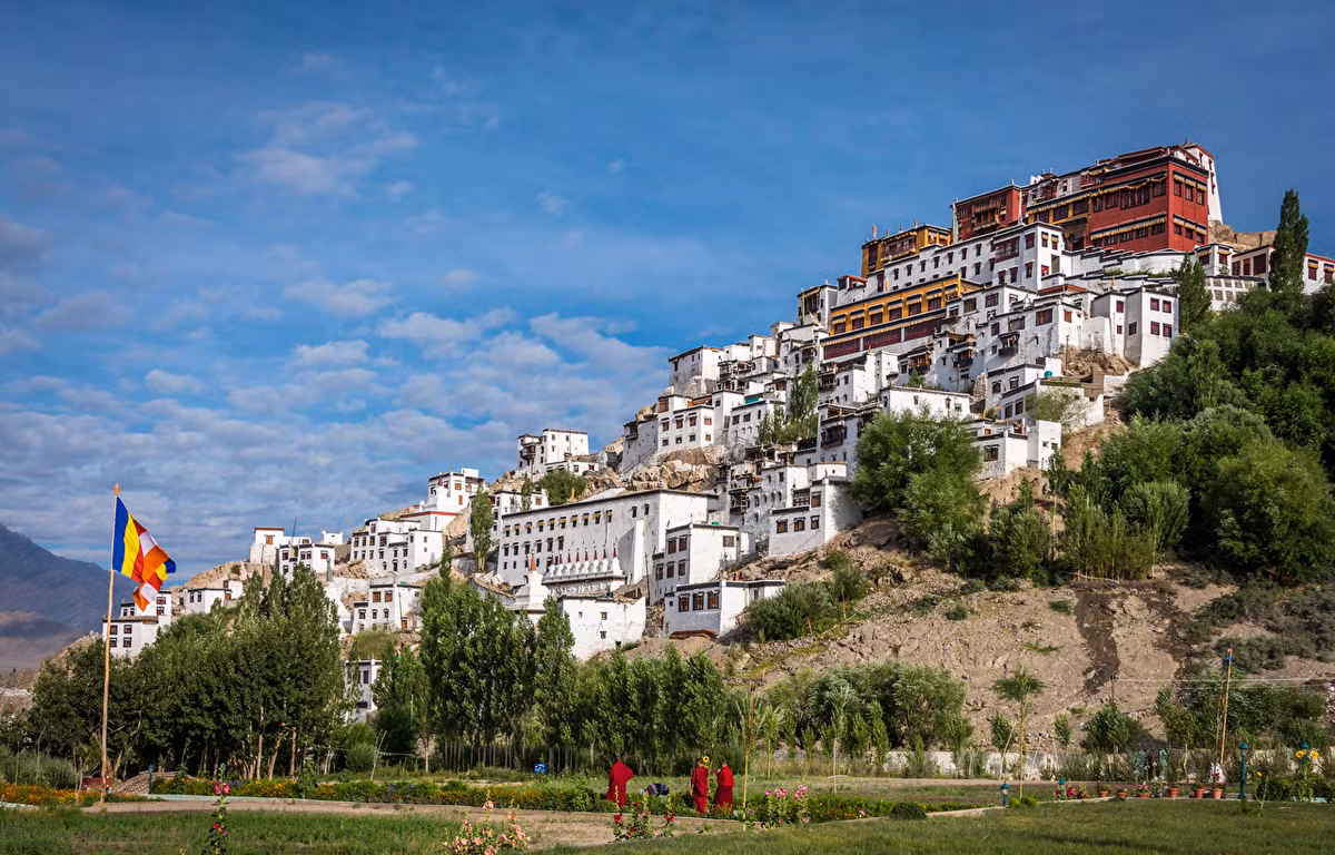 Với những đường nét tương tự cung điện Potala ở thủ đô Lhasa của Tây Tạng, tu viện Thikse thường được gọi là "Tiểu Potala". Ảnh: 1ZOOM.