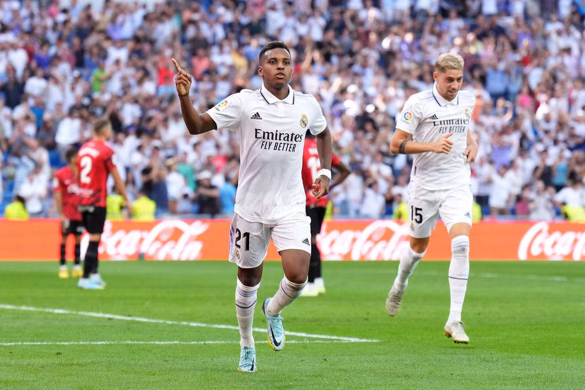 Gareth Bale không còn nhiều đóng góp ở những năm cuối gắn bó với đội bóng. Đó là thời điểm Rodrygo bước ra ánh sáng. Mùa trước, tài năng trẻ người Brazil nhiều lần vụt sáng để cứu Real thoát hiểm.
