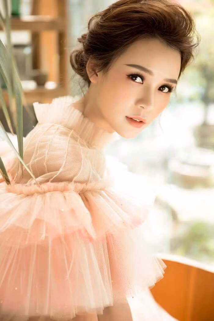 Hotgirl được cầu hôn nhẫn kim cương khủng - Hình 3 Hotgirl duoc cau hon nhan kim cuong khung-Hinh-3