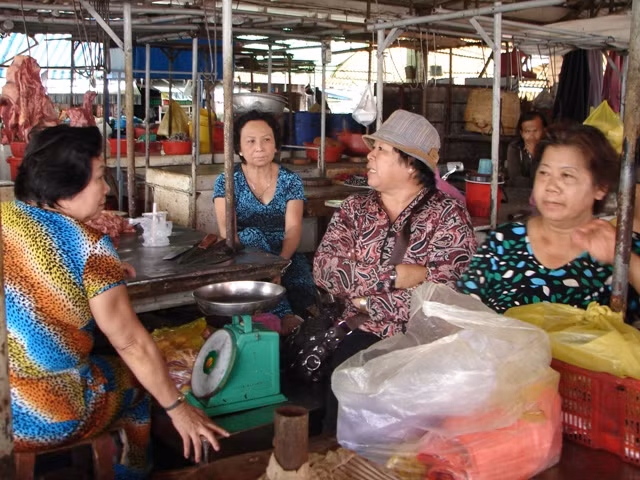 Các tiểu thương kinh doanh tại chợ Thủ Dầu Một là nạn nhân của bà Nguyễn Thị Oanh. Các tiểu thương kinh doanh tại chợ Thủ Dầu Một là nạn nhân của bà Nguyễn Thị Oanh.