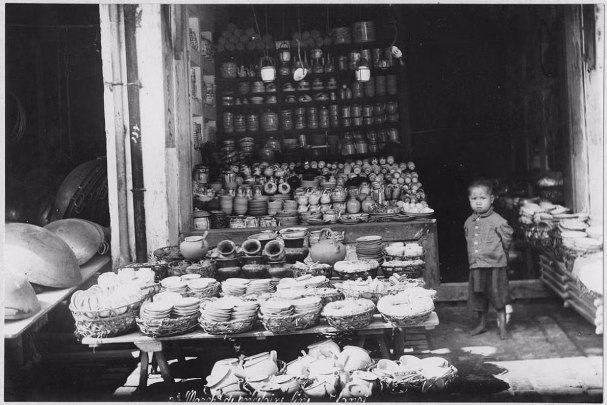 Cửa hàng đồ sứ.