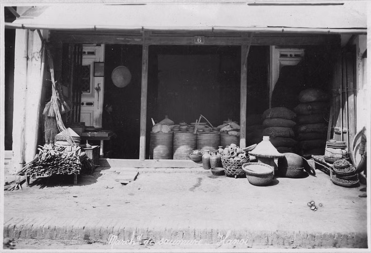 Cửa hàng muối và nước mắm.