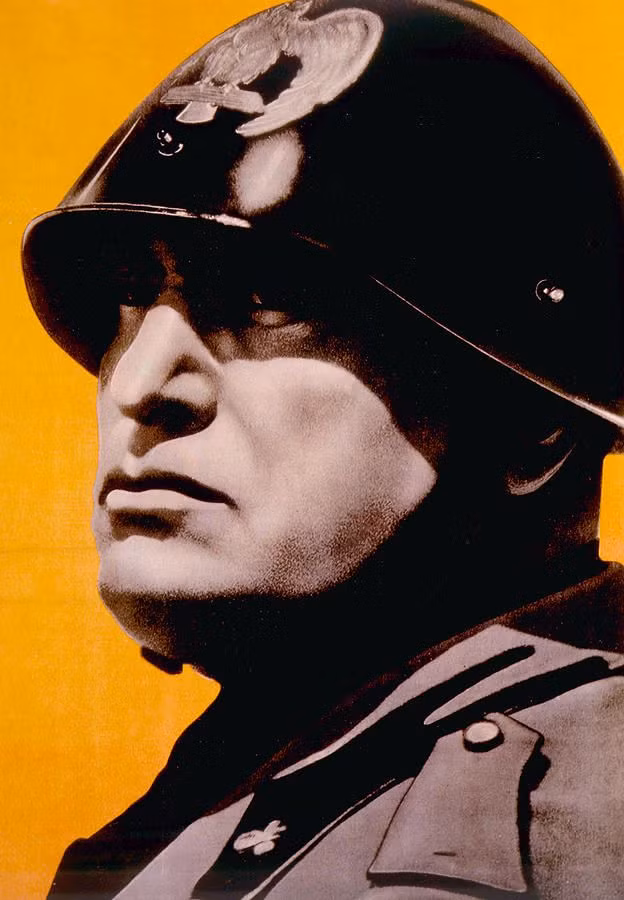 Được rời ngũ sau khi xuất viện, Mussolini quay trở lại Milan. Tại đây ông ta mở tờ báo của mình là Il Popolo d’Italia (Nhân dân Italia), xuất bản các bài báo công kích những người Italia phản chiến.