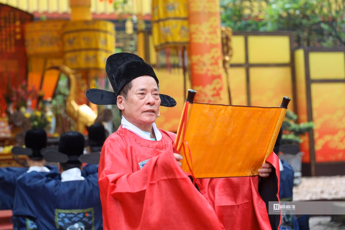 Tết Đoan Ngọ trong cung đình và ngoài dân gian có những lễ nghi, phong tục khác nhau nhưng đều là dịp để con cháu tìm về nguồn cội, nhớ ơn công đức tổ tiên.