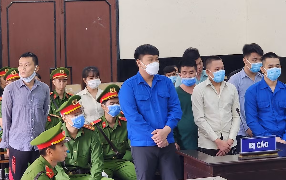 Xet xu 9 bi cao lam, tang tru va luu hanh tien gia