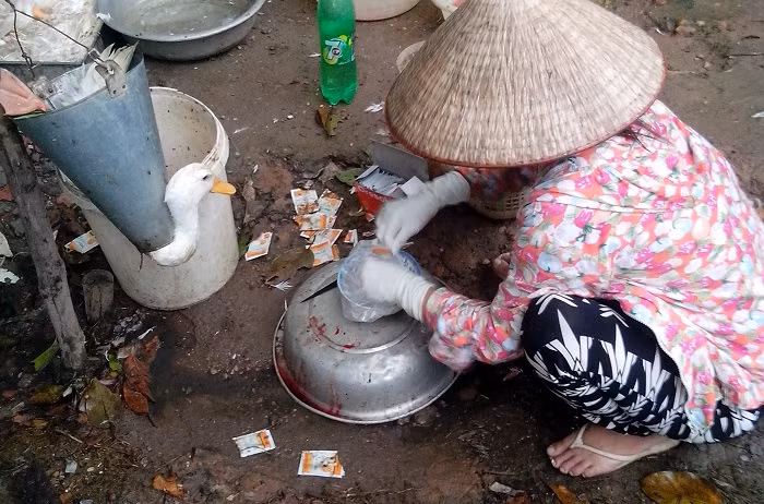 Không chỉ một địa điểm sử dụng loại bột này, mà rất nhiều điểm khác cũng coi đây là "bảo bối" làm hàng.
