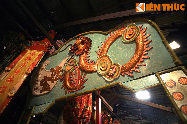 Vì chùa Đất Sét lập ra để tu tại gia nên chùa không có sư, không nhận tiền công đức của khách thập phương. Hiện nay chùa do người trong gia đình thay nhau quản lý.