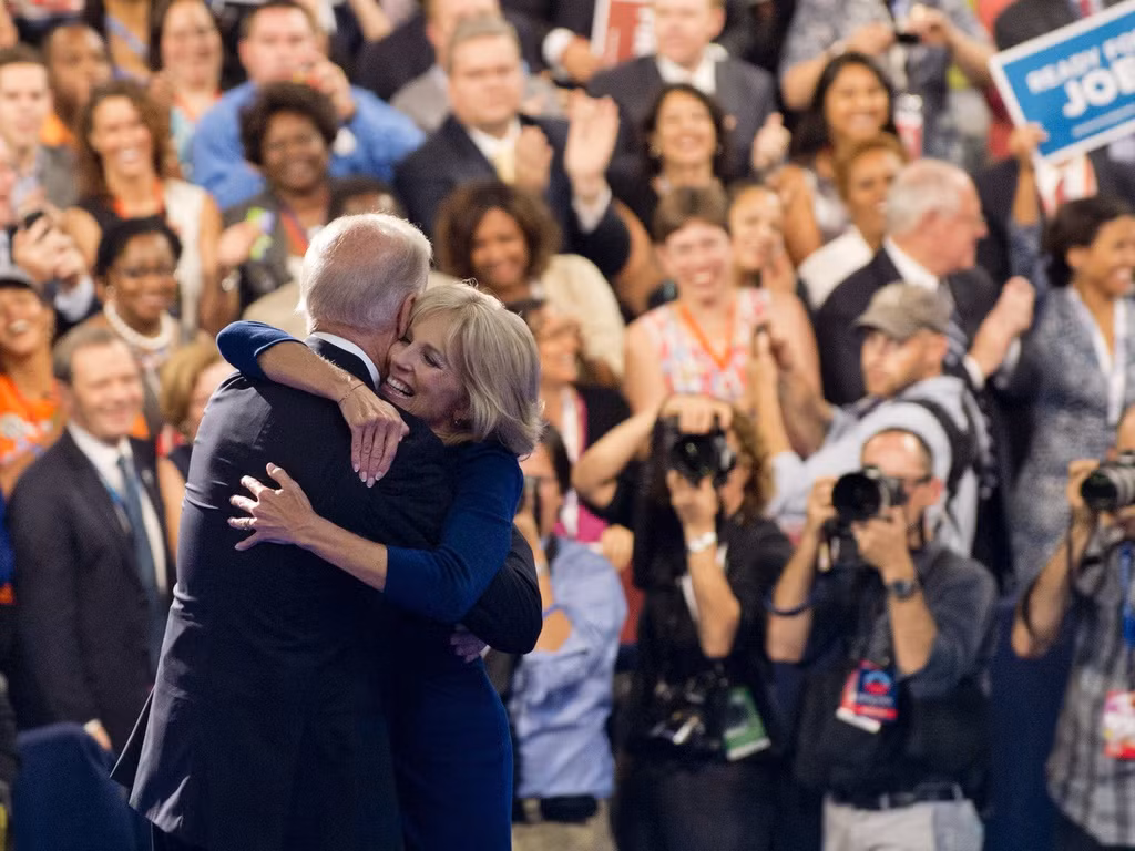 Tại Đại hội Toàn quốc đảng Dân chủ năm 2012, bà Jill Biden nói về sự ủng hộ của chồng đối với sự nghiệp của bà. “Sau khi Joe được bầu làm phó tổng thống, mọi người bắt đầu đặt câu hỏi liệu tôi có thể tiếp tục công việc giảng dạy hay không. Nhưng trong số này không có Joe. Anh ấy ở đó, bên cạnh tôi và nói: ‘Tất nhiên là em nên làm vậy. Đó là con người của em, Jill’”.