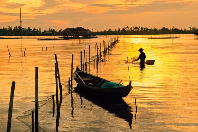 Theo Cổng thông tin điện tử Cà Mau, từ năm 1976 đến 1996, tỉnh Cà Mau cùng tỉnh Bạc Liêu hợp thành tỉnh Minh Hải. Từ tháng 11/1996, tỉnh Minh Hải lại được chia thành 2 tỉnh Cà Mau và Bạc Liêu.