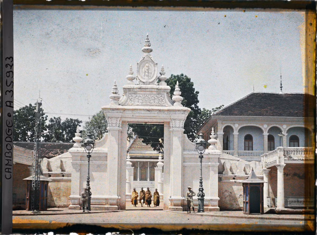 Cổng chính của cung điện hoàng gia Phnom Penh.