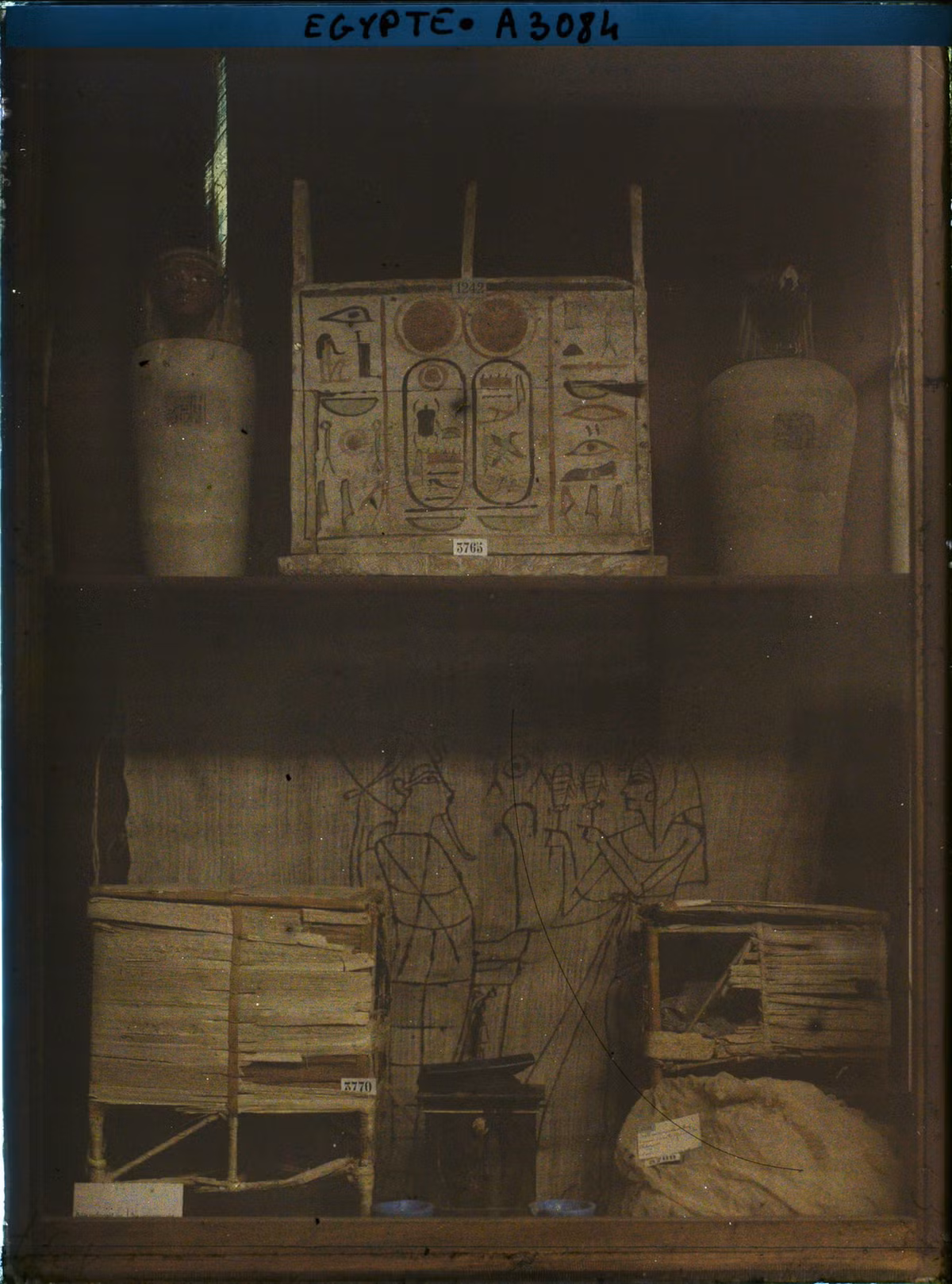 Một số món đồ thờ cúng thời pharaon Ramesses, vương triều thứ 19.