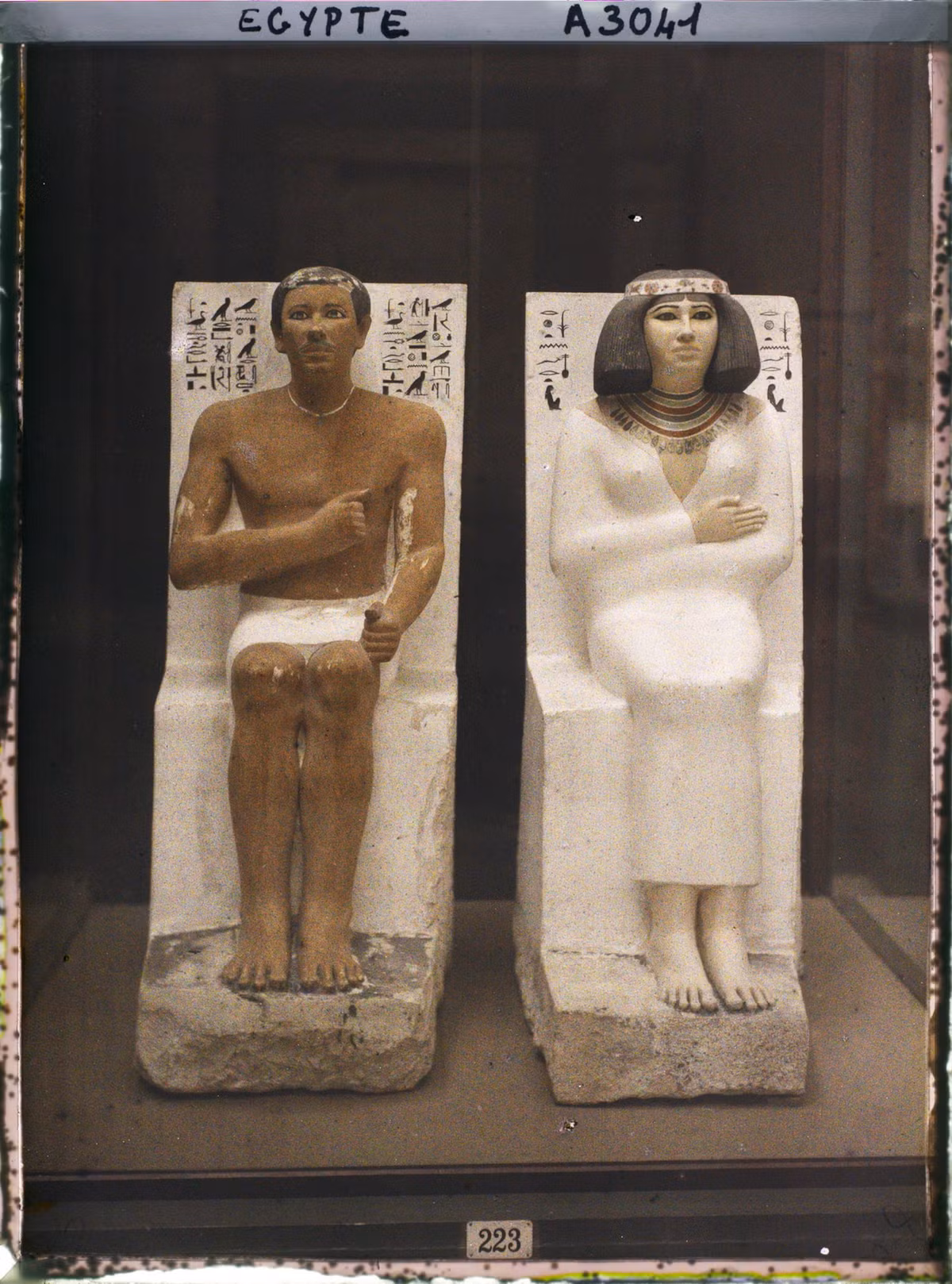 Tượng Rahotep - một hoàng tử thuộc Vương triều thứ 4 - và vợ là Nofret.