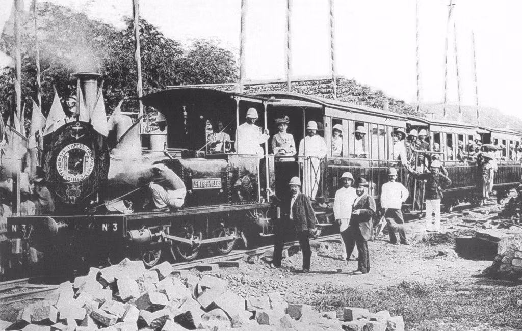 Chuyến tàu đầu tiên xuất phát từ ga Sài Gòn, vượt sông Vàm Cỏ Đông đến ga cuối cùng tại trung tâm thành phố Mỹ Tho với hành khách là các công dân Pháp, ngày 20/7/1885.