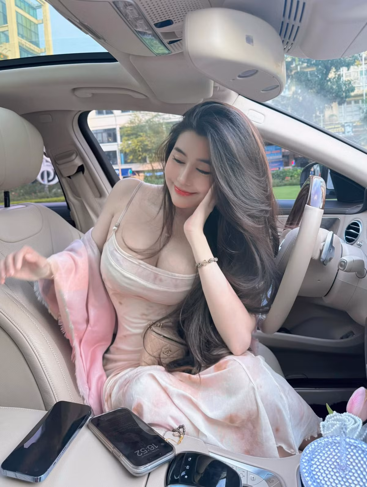 Hot girl 10X vao vai tai xe, buong mot cau cuc ngot khien fan nam-Hinh-7