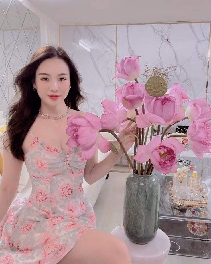  Nguyễn Ngọc Mai sinh năm 1997. Cô gái quê Hải Phòng hiện đang là tiếp viên hàng không. 