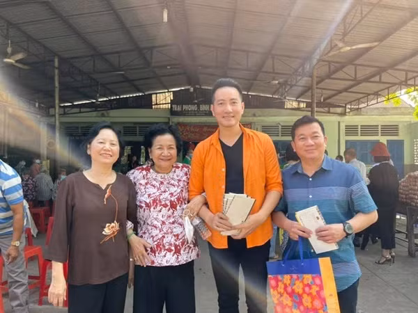 Nguyen Phi Hung: 44 tuoi chua vo, so huu nha vuon 3000 m2-Hinh-9