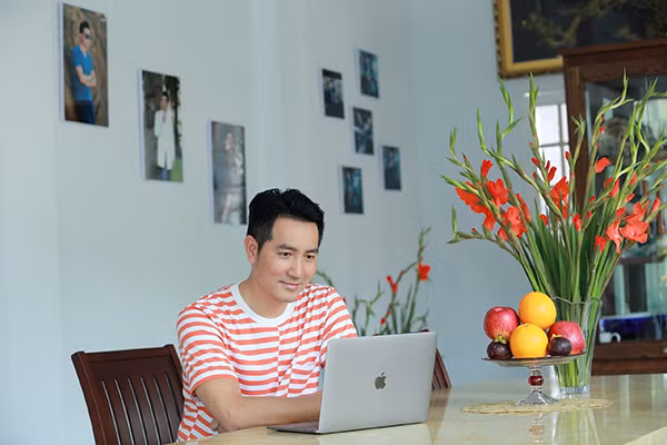 Nguyen Phi Hung: 44 tuoi chua vo, so huu nha vuon 3000 m2-Hinh-3