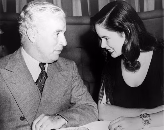 Charlie Chaplin và vợ Una, năm 1944.