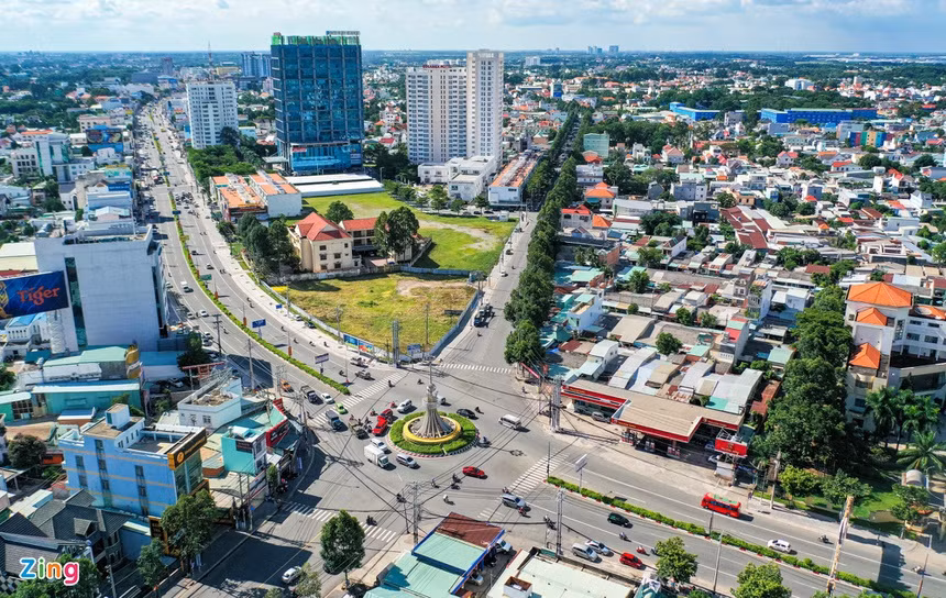 Có 3 thành phố trực thuộc tỉnh (Thủ Dầu Một, Thuận An, Dĩ An), Bình Dương chính là tỉnh có nhiều thành phố nhất trong số 4 tỉnh trên.