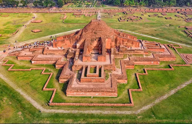br/> Myanmar là quốc gia duy nhất ở vùng Đông Nam Á có đường biên giới tiếp giáp Bangladesh ở phía đông nam của quốc gia Nam Á này.