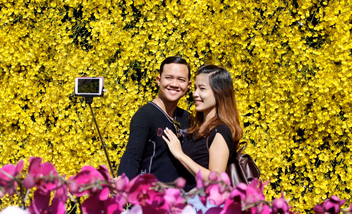 Đà Lạt (Lâm Đồng) được Chính phủ công nhận là "Thành phố Festival Hoa Việt Nam", qua đó khẳng định, tôn vinh những thế mạnh về ngành hoa và du lịch của địa phương. Được tổ chức định kỳ 2 năm một lần, Festival Hoa Đà Lạt là lễ hội văn hóa - du lịch mang tầm quốc gia và quốc tế, thu hút du khách mọi nơi. Ảnh: Lâm Đồng.