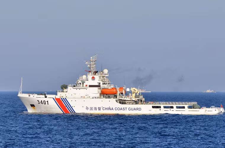 Trước đây, hầu như các tàu Hải cảnh Trung Quốc đều chỉ trang bị các bệ pháo (có thể là tự động) 23-30mm. Kể cả các tàu được cải tạo từ tàu chiến hải quân đã loại biên chế. Không rõ Trung Quốc đang có ý đồ gì trong việc trang bị vũ khí hạng nặng cho tàu tuần tra.