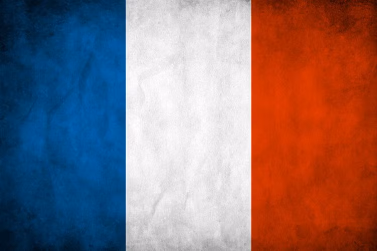 Quốc khánh nước Pháp là ngày 14/7/1789, khi những người dân Paris nổi dậy, đánh chiếm nhà tù Bastille, một biểu tượng của quyền lực phong kiến. Đây là sự kiện mở màn của cuộc Cách mạng Pháp, lật đổ chế độ quân chủ và các thể chế liên quan, đánh dấu một sự thay đổi vĩnh viễn trong lịch sử Pháp cũng như thế giới.