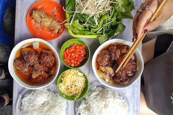 Mat viec nhan tro cap 3 thang luong, ve ban bun cha bat ngo trung manh
